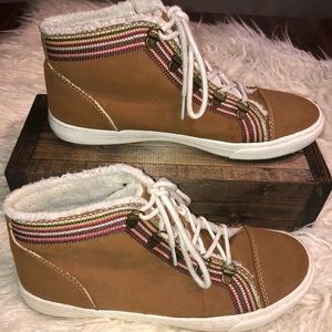 Roxy fashion sneakers size 9